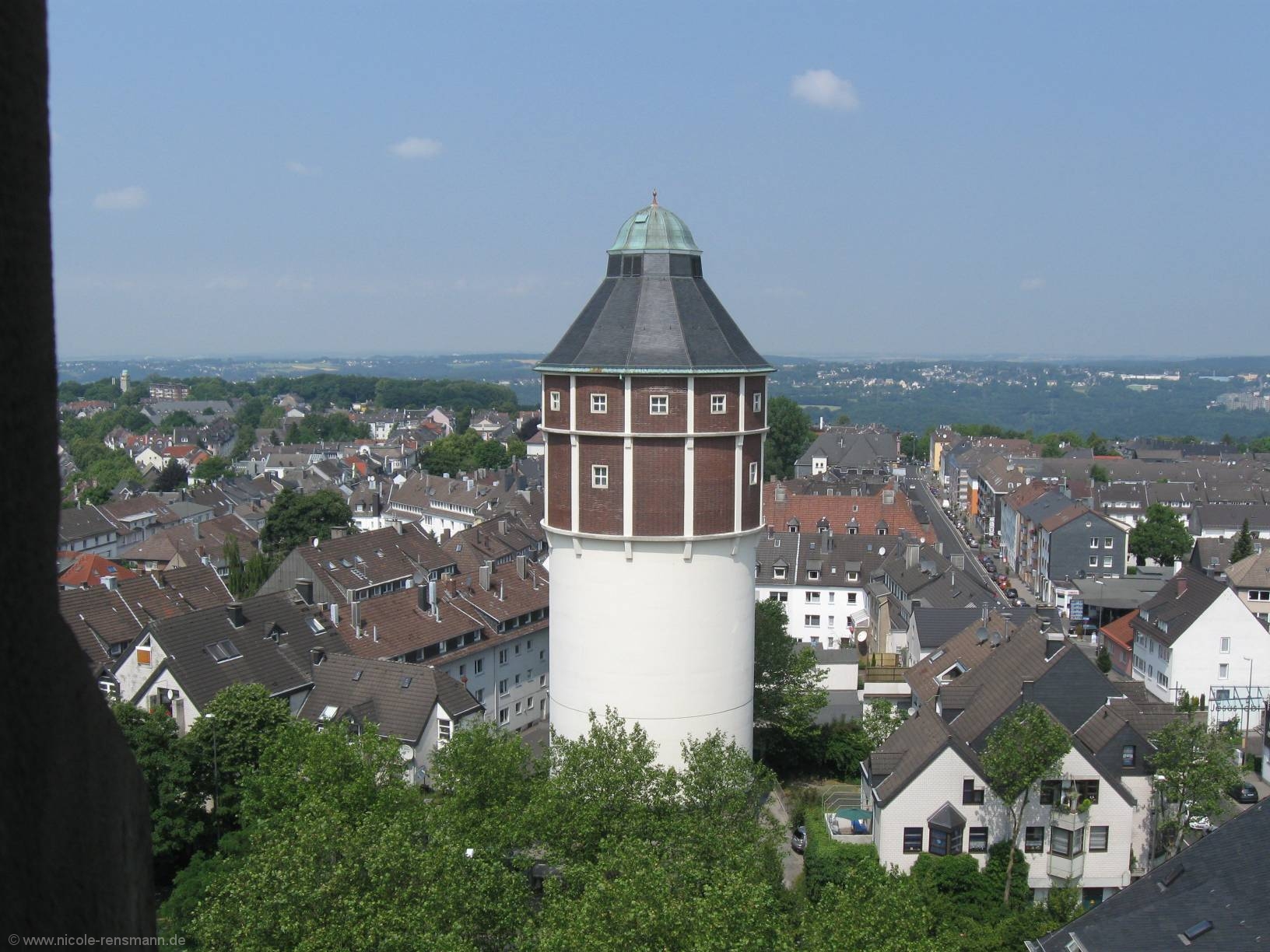 Ein Blick aus dem Turmfenster des Rathauses.