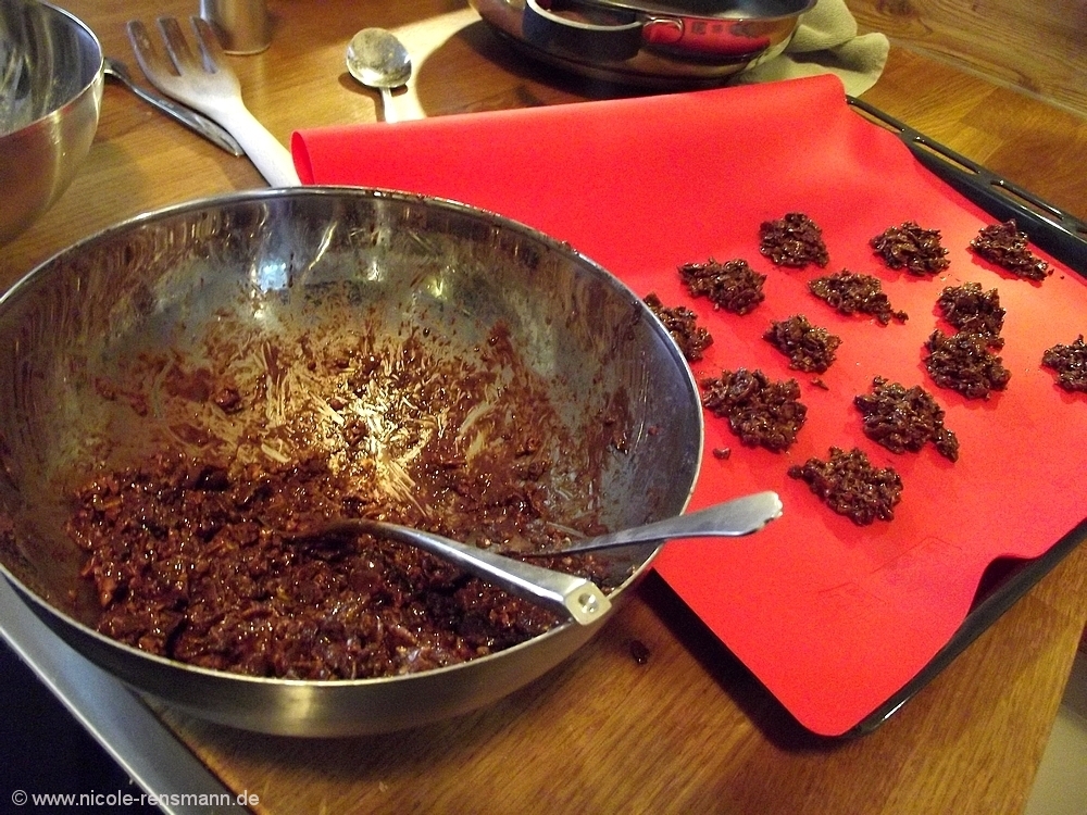 Knusper-Pralinen mit dunkler Schokolade und Zimt...