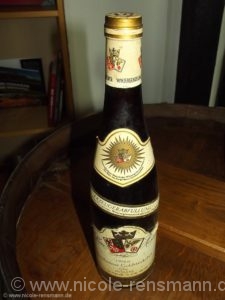 40 Jahre alt: 1976er Armsheimer Goldstückchen, Faber Auslese, Qualitätswein mit Prädikat von der Zentralkellnerei Rheinischer Winzergenossenschaften eG GauBickelheim / Rheinhessen.